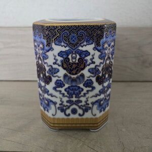 Chinese Blue & Whit Porcelain Brush Pot (Bitong)-Hand Decorated Scholars Vessel